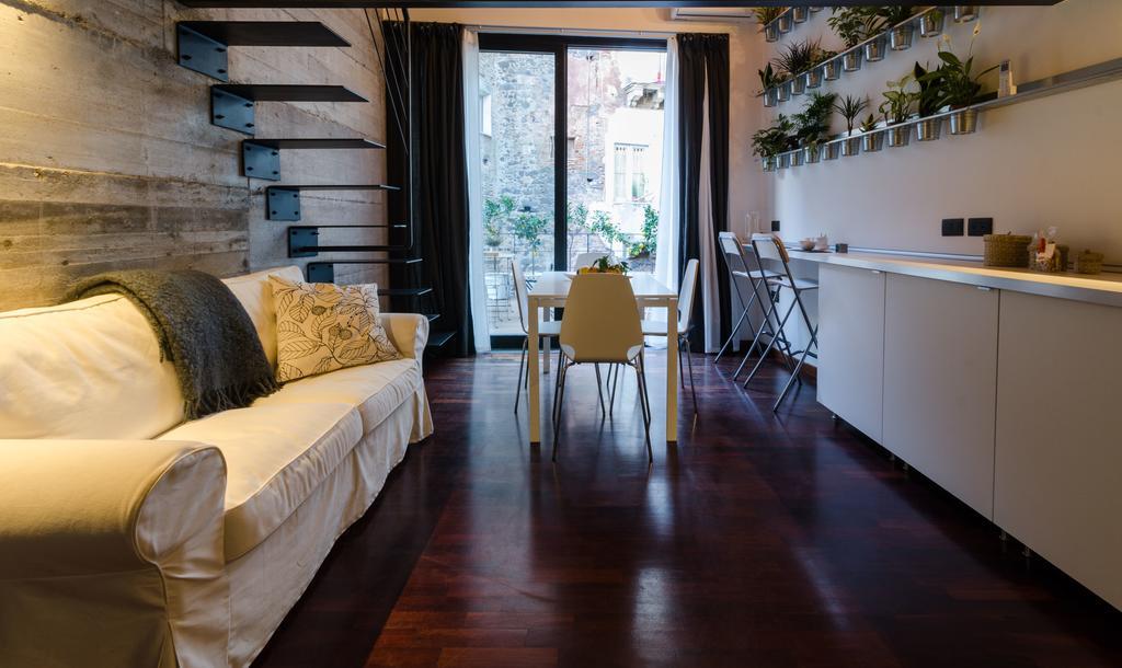 Pietranera Apartments คาตาเนีย ภายนอก รูปภาพ