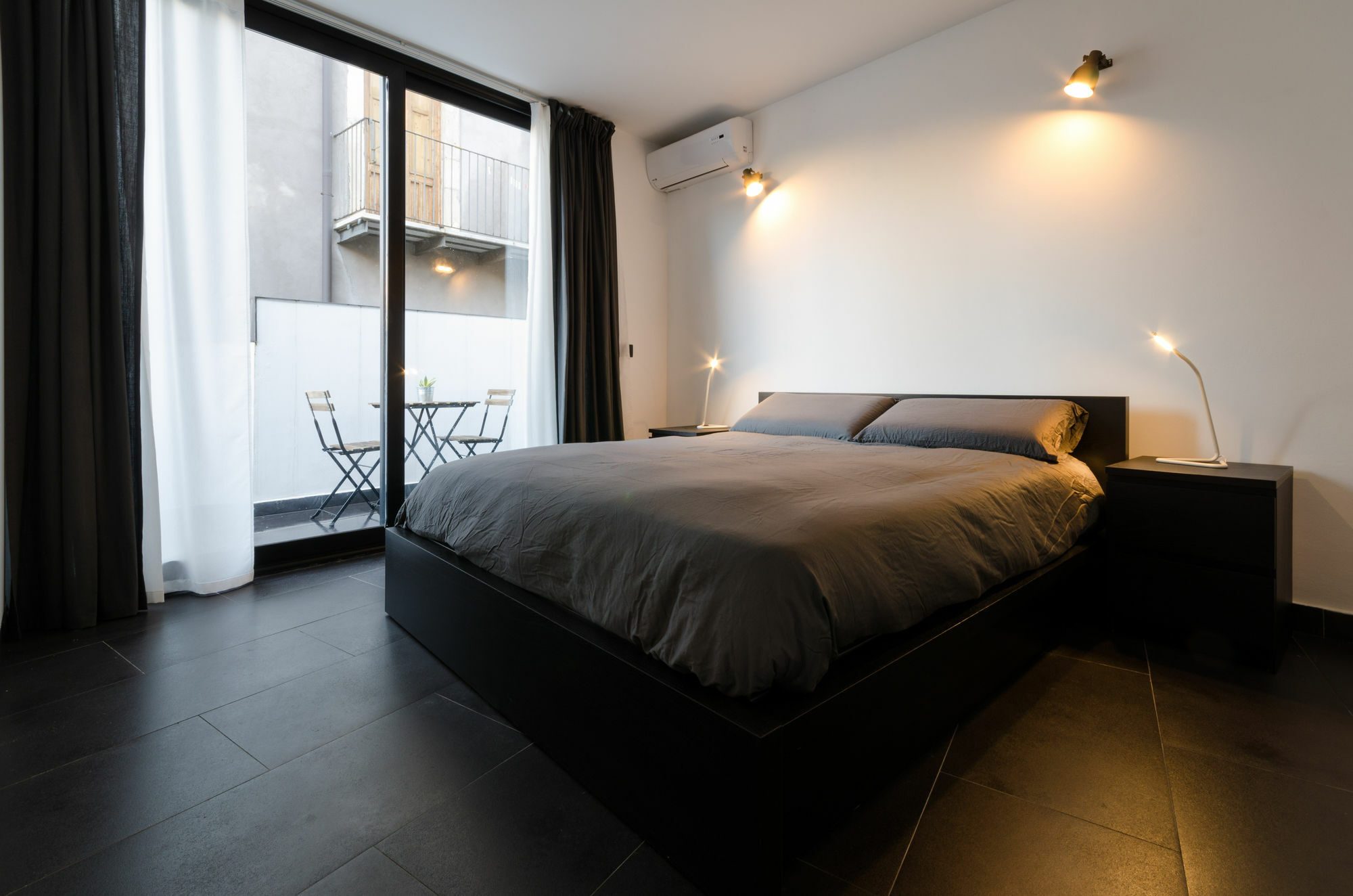 Pietranera Apartments คาตาเนีย ภายนอก รูปภาพ